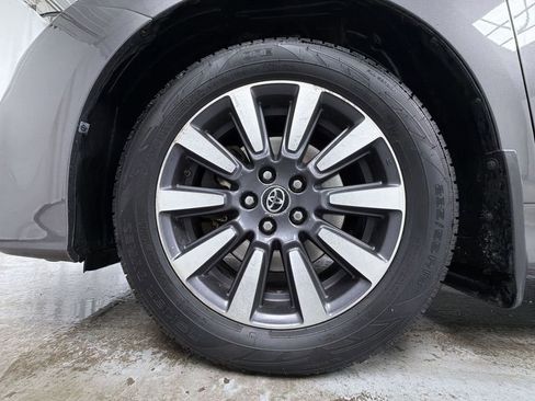 Used 2019 Toyota Sienna XLE Premium image 16