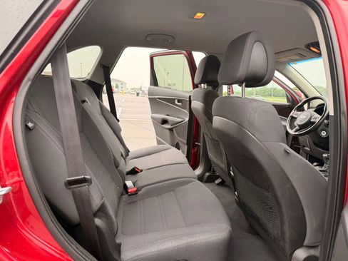 Used 2016 Kia Sorento FWD w/ LX Convenience Package image 14