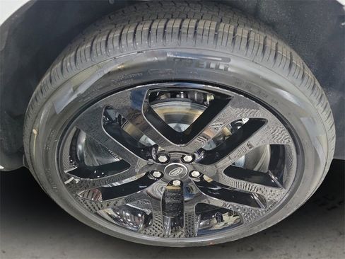 New 2025 Land Rover Range Rover Evoque S image 10