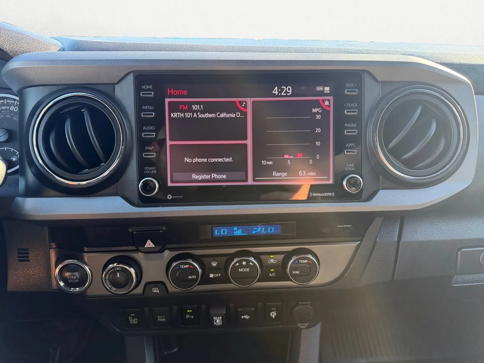 Used 2022 Toyota Tacoma TRD Sport w/ Technology Package AWD/4WD image 17