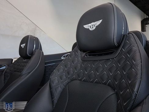 Used 2022 Bentley Continental GT V8 image 16