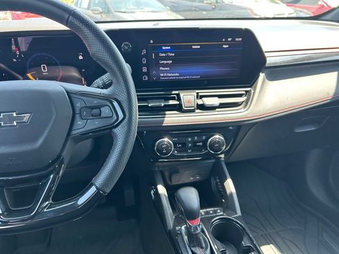 Used 2025 Chevrolet TrailBlazer RS w/ Convenience Package FWD image 17