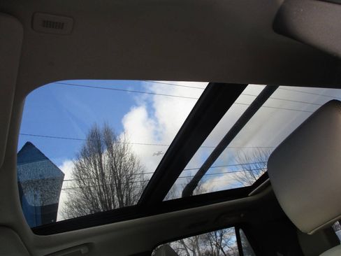 Used 2021 Ford Expedition XLT image 9