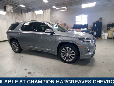 Used 2023 Chevrolet Traverse Premier AWD/4WD image 2