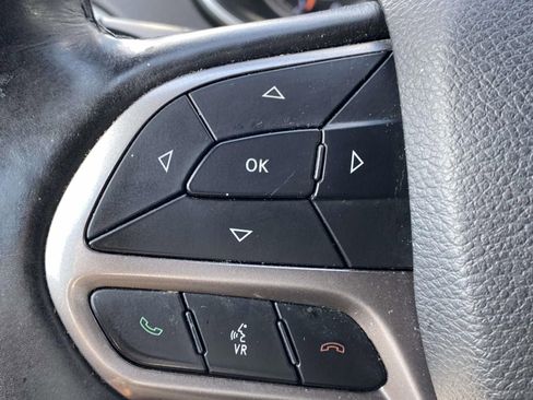 Used 2019 Jeep Cherokee Limited AWD/4WD image 25