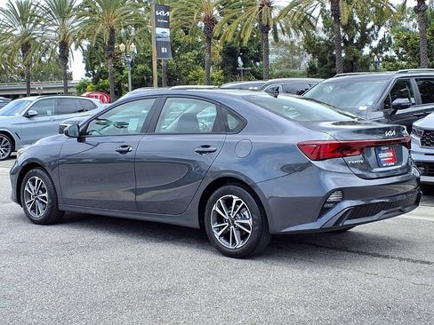 Certified 2023 Kia Forte LXS FWD image 3