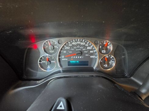 Used 2018 GMC Savana 3500 w/ Driver Convenience Package RWD image 19