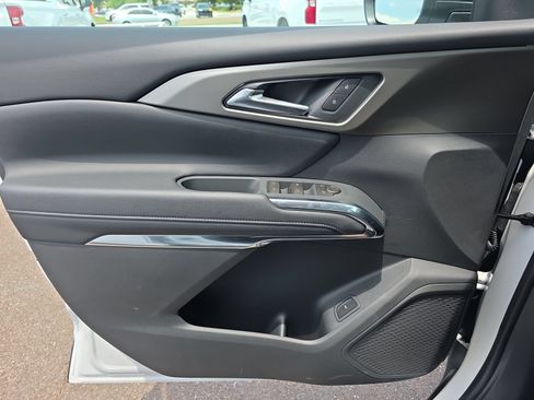 New 2026 Chevrolet Traverse LT w/ Sun and Wheel Package FWD image 18