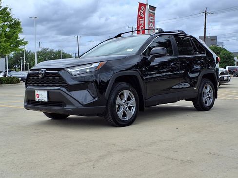 Used 2025 Toyota RAV4 LE image 1