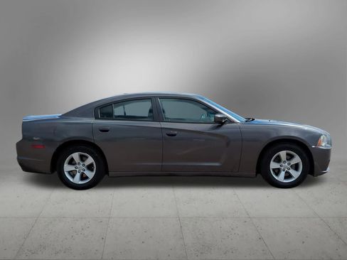 Used 2014 Dodge Charger SE RWD image 7