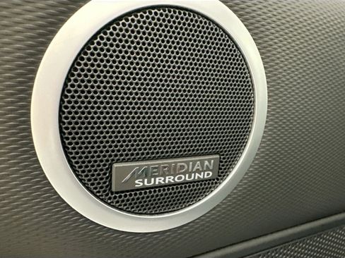 Certified 2025 Land Rover Discovery Dynamic SE image 21