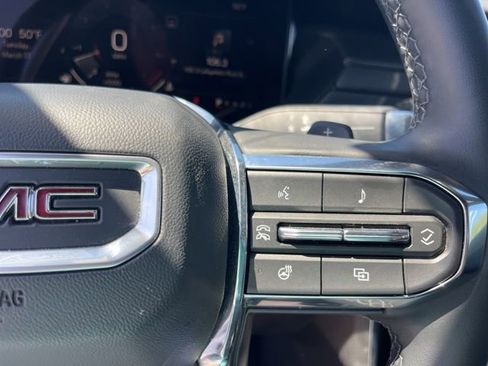 Used 2025 GMC Acadia Elevation image 17