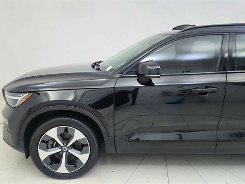 Used 2024 Volvo XC40 B5 Plus image 4