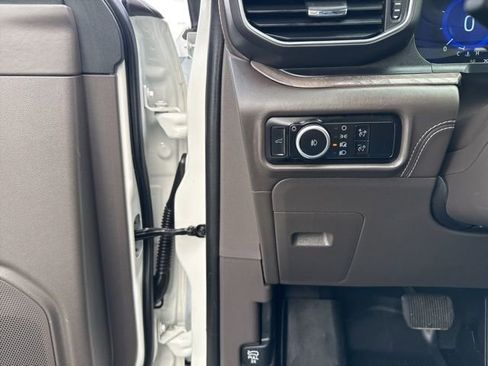 Used 2023 Ford Explorer Platinum w/ Technology Package image 17