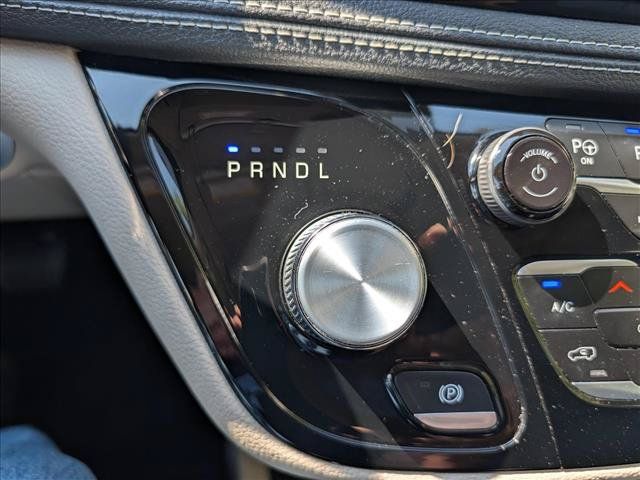 Used 2022 Chrysler Pacifica Touring-L w/ Uconnect Theater Family Group FWD image 39