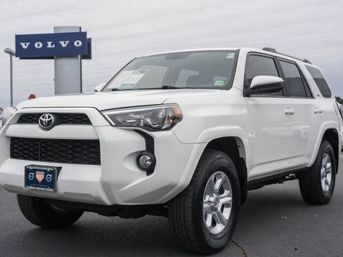 Used 2019 Toyota 4Runner SR5 image 3