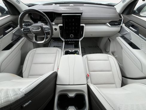 Used 2025 GMC Acadia Denali w/ Super Cruise Package FWD image 2