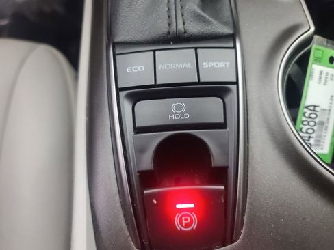 Used 2022 Toyota Camry SE w/ Cold Weather Package image 35