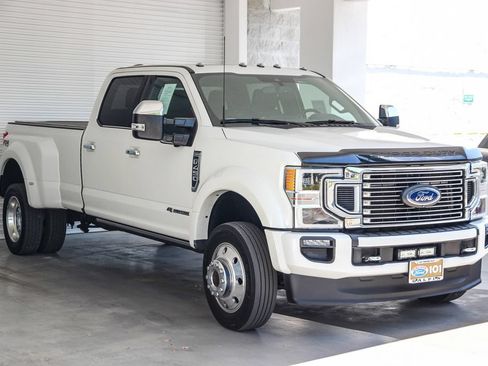 Certified 2022 Ford F450 Platinum w/ FX4 Off-Road Package AWD/4WD image 3