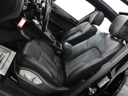 Used 2018 Porsche Macan AWD/4WD image 11