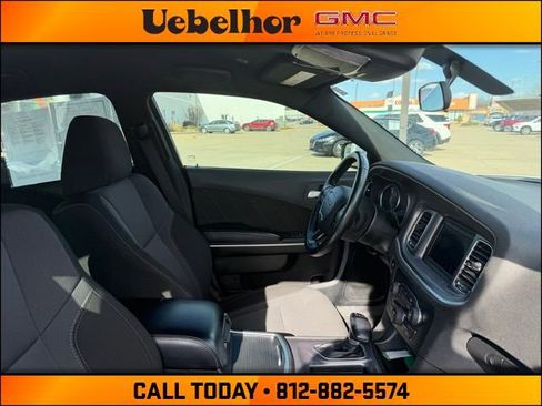 Used 2022 Dodge Charger SXT image 2