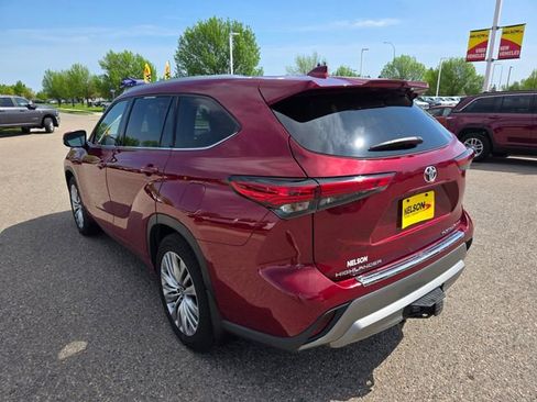 Used 2023 Toyota Highlander Platinum AWD/4WD image 11