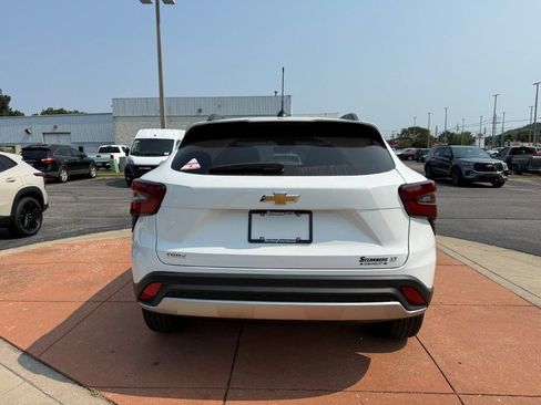 New 2026 Chevrolet Trax LT w/ LT Convenience Package FWD image 5
