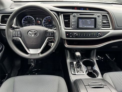 Used 2019 Toyota Highlander LE image 14