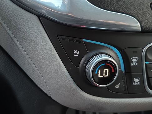 Used 2018 Chevrolet Equinox Premier image 25