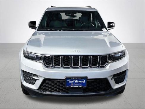 Certified 2025 Jeep Grand Cherokee Laredo w/ MOPAR Finishing Package AWD/4WD image 3