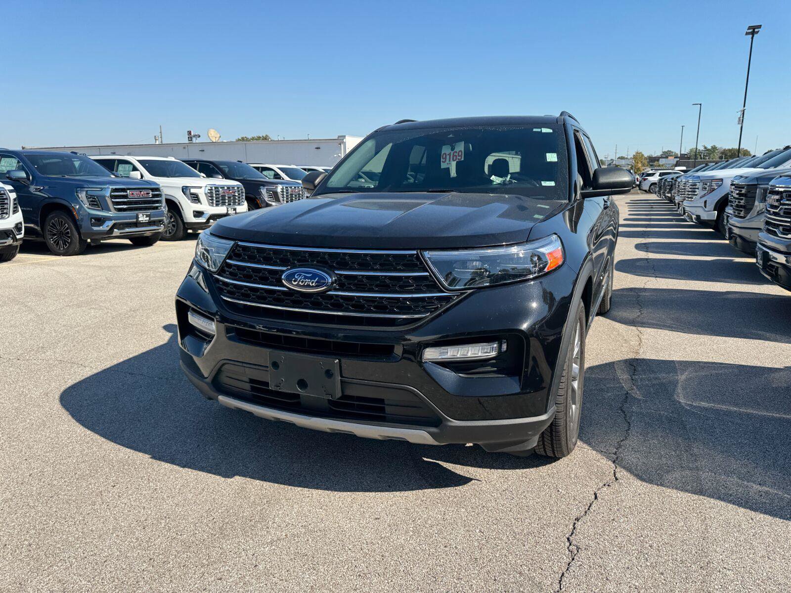 Used 2020 Ford Explorer XLT w/ Equipment Group 202A AWD/4WD image 2