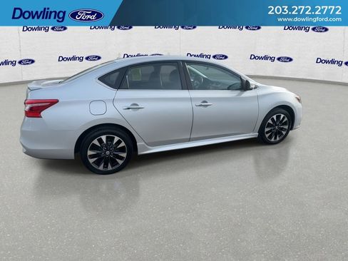 Used 2019 Nissan Sentra SR image 3