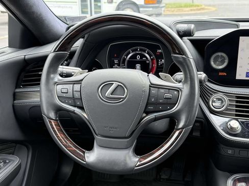 Used 2023 Lexus LS 500 AWD w/ Interior Upgrade Package image 9