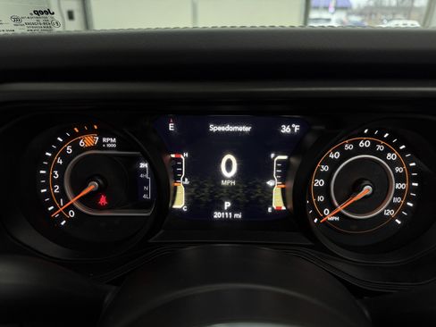 Used 2024 Jeep Wrangler Unlimited Sahara w/ Technology Group image 17