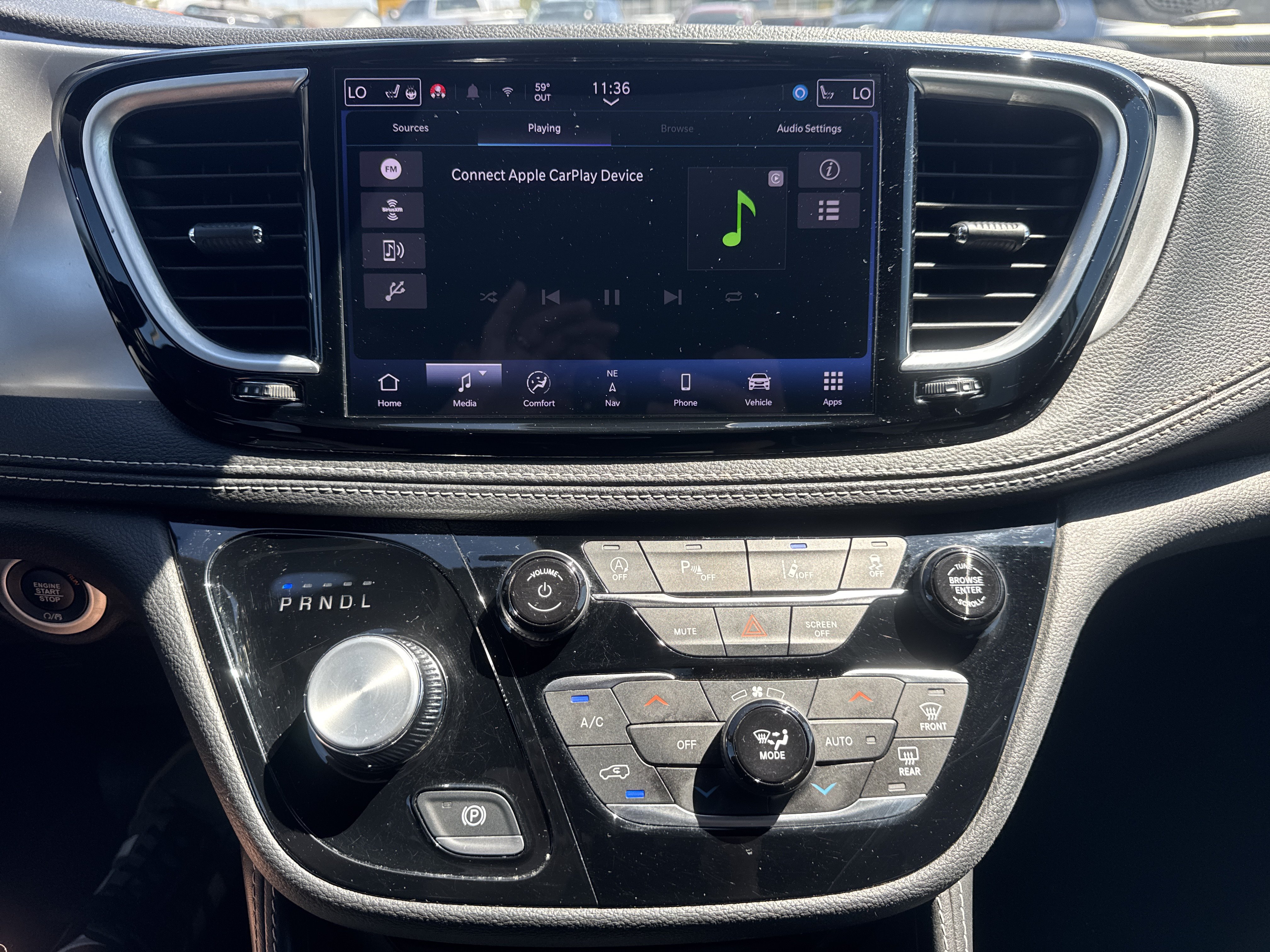 Used 2025 Chrysler Pacifica Limited FWD image 15