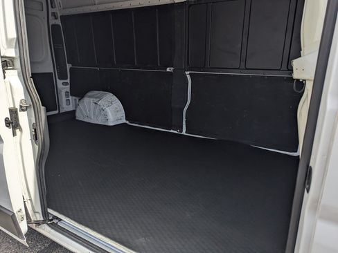Used 2025 RAM ProMaster 2500 w/ Convenience Group FWD image 9