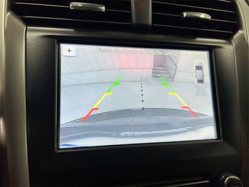 Used 2017 Ford Fusion SE w/ Fusion SE Technology Package image 15