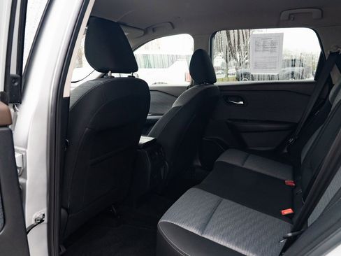 Used 2022 Nissan Rogue SV image 21