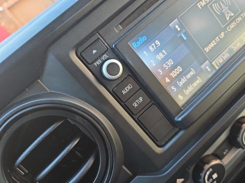 Used 2019 Toyota Tacoma SR image 28