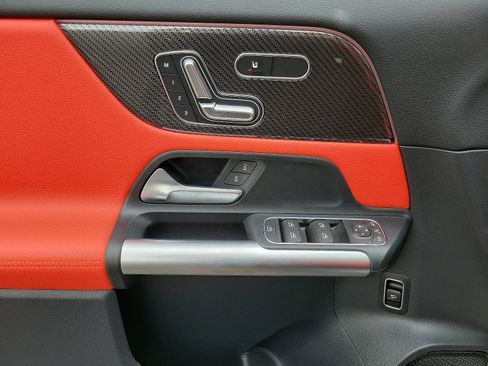 New 2025 Mercedes-Benz GLA 250 4MATIC image 9