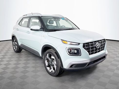 Certified 2025 Hyundai Venue Limited image 3
