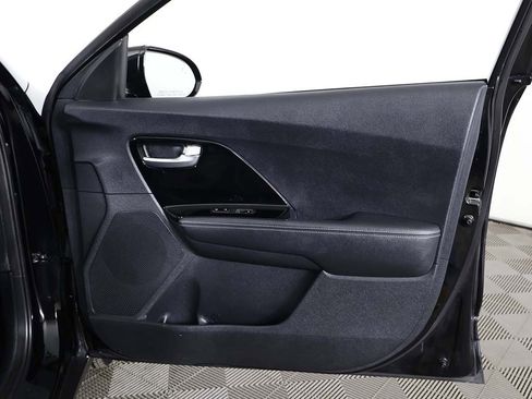 Used 2020 Kia Niro Touring image 25