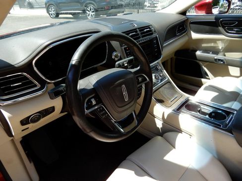 Used 2018 Lincoln Continental Premiere image 11