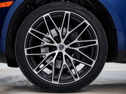 Used 2023 Porsche Macan image 10