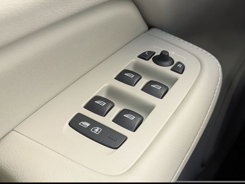 New 2026 Volvo V60 B5 Cross Country Plus w/ Protection Package Premier image 26