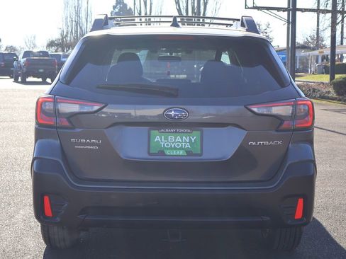 Used 2021 Subaru Outback Premium image 5