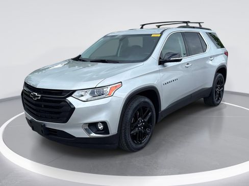 Used 2019 Chevrolet Traverse LT w/ LPO, Blackout Package AWD/4WD image 3
