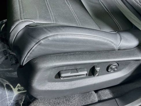 Used 2019 Honda CR-V Touring image 18