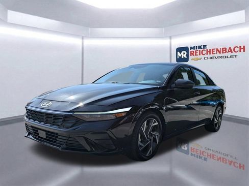 Used 2025 Hyundai Elantra SEL FWD image 8