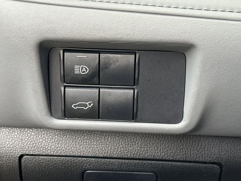 Used 2021 Toyota Highlander LE image 42